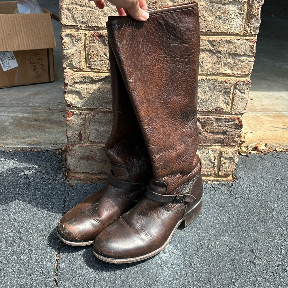 Women’s 7.5 Frye Boots